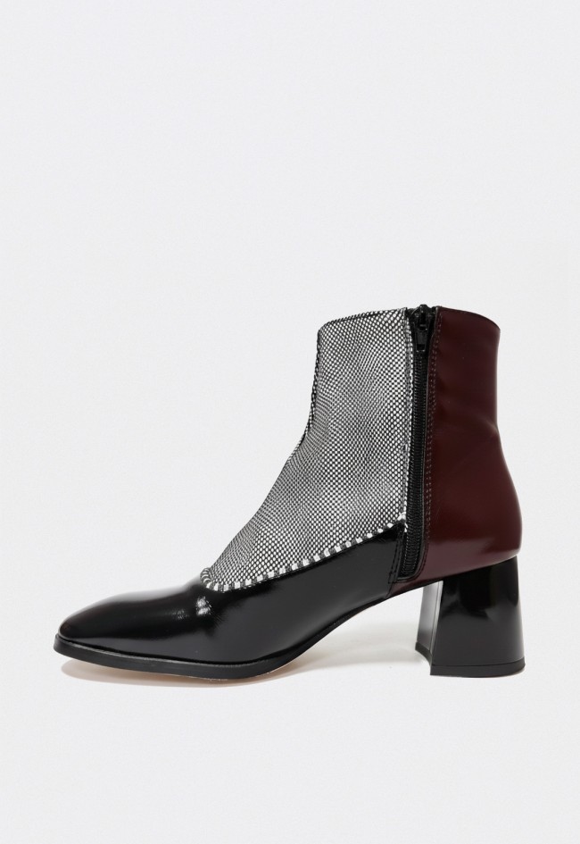 Botines GLO Cala en piel burdeos y negro — elegancia geométrica y carácter contemporáneo