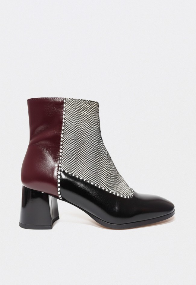 Botines GLO Cala en piel burdeos y negro — elegancia geométrica y carácter contemporáneo