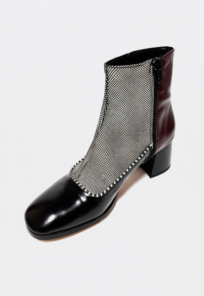 Botines GLO Cala en piel burdeos y negro — elegancia geométrica y carácter contemporáneo