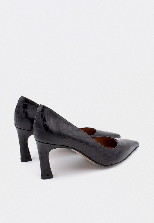 Zapatos de salón Ángel Alarcón Hariah de mujer en piel efecto cocodrilo negro — elegancia atemporal con tacón fino