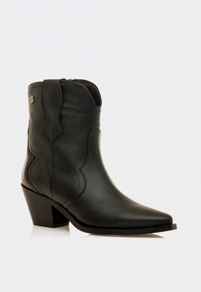 Botines cowboy Mustang 55302 de mujer en piel negra — estilo western con alma urbana