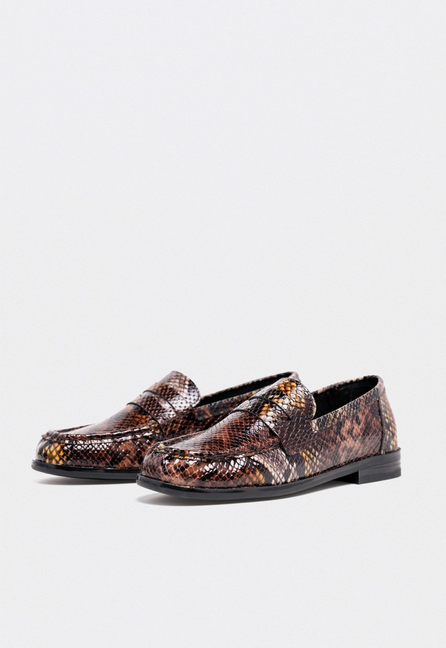 Mocasín GLO 300-r04 de mujer en piel efecto serpiente — estilo sofisticado con carácter