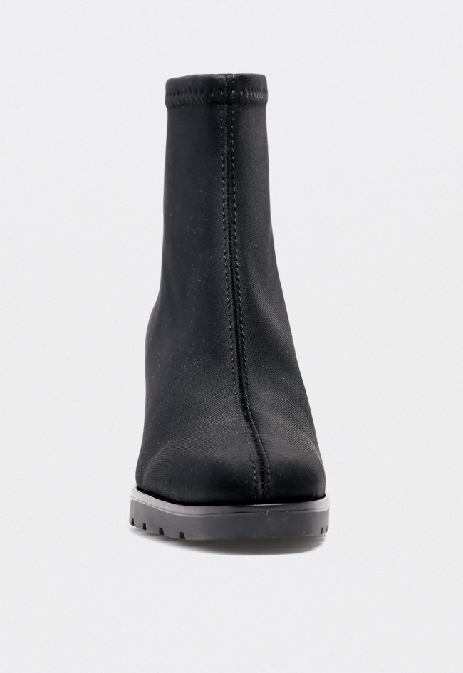 Botín elástico MISS ELASTIC 78174 de mujer en textil negro — estilo moderno y ajuste perfecto