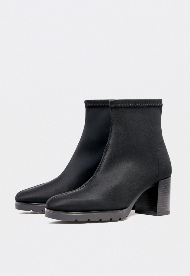 Botín elástico MISS ELASTIC 78174 de mujer en textil negro — estilo moderno y ajuste perfecto