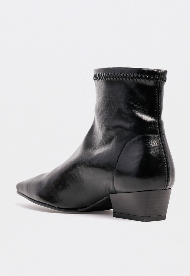 Botín MISS ELASTIC 78055 de mujer en material sintético negro — diseño elástico con puntera afilada