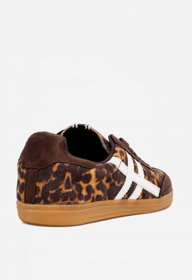 Zapatilla WHY PINK? M5520 de mujer con estampado leopardo y detalles en serraje — estilo retro con toque salvaje