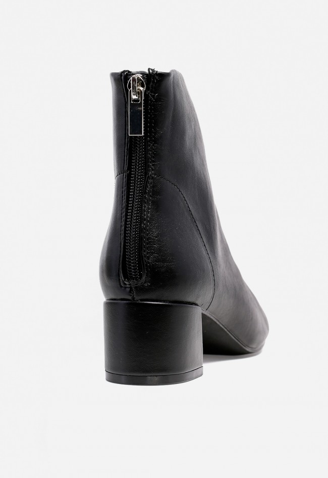 Botín WHY PINK? M5870 de mujer en polipiel negra — diseño minimalista con cremallera trasera y tacón medio