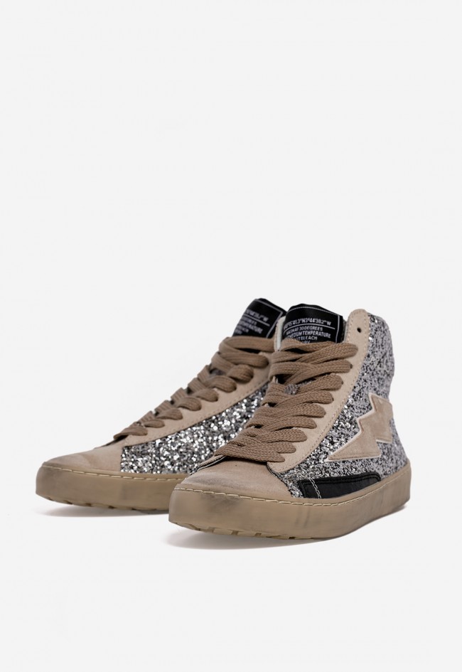 Zapatilla WHY PINK? M5506 de mujer en polipiel beige con glitter plateado — estilo urbano con brillo