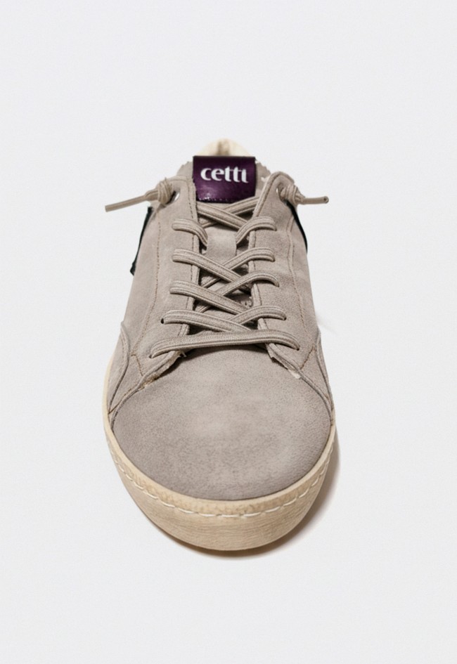 Zapatilla Cetti C-1342 de mujer en piel beige — minimalismo, color y espíritu creativo
