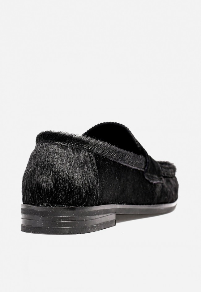 Mocasín de mujer GLO 300-R04 en piel negra — elegancia atemporal con textura sofisticada