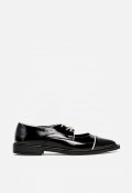 Zapato de mujer GLO 59003 en piel negra acharolada — elegancia moderna con contraste bicolor