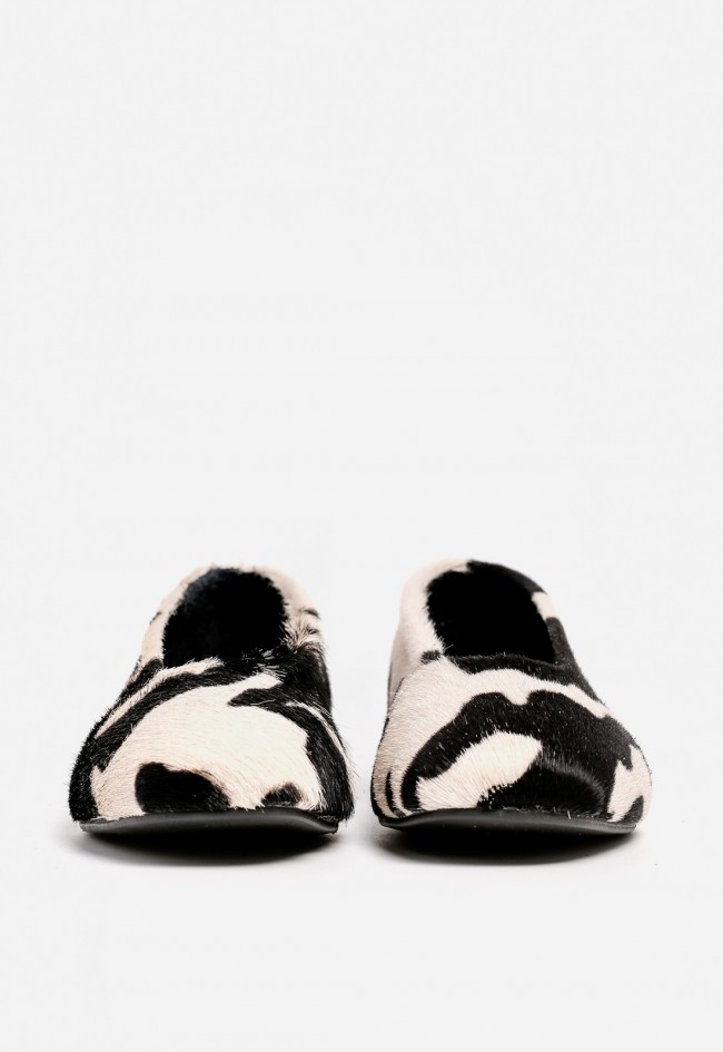 Bailarina de mujer GLO 4057 en piel estampada animal — diseño audaz con elegancia contemporánea