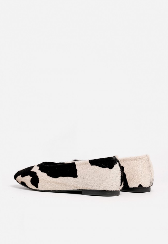 Bailarina de mujer GLO 4057 en piel estampada animal — diseño audaz con elegancia contemporánea