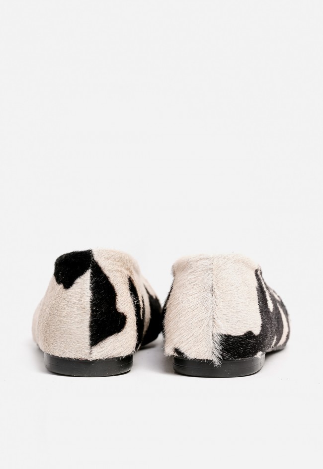 Bailarina de mujer GLO 4057 en piel estampada animal — diseño audaz con elegancia contemporánea