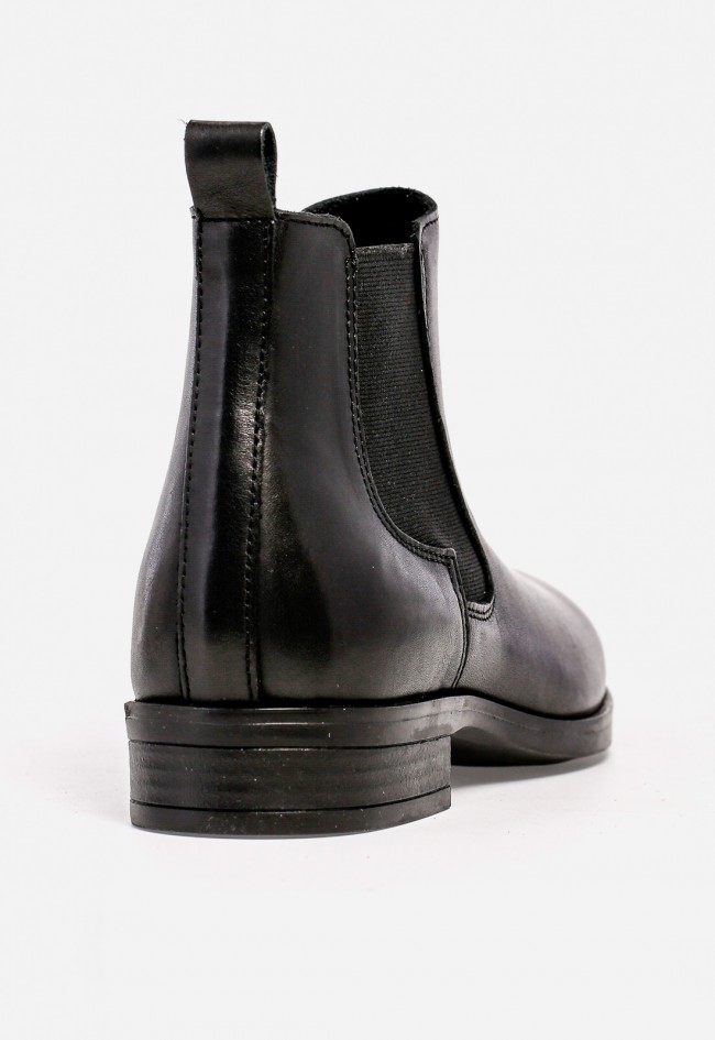 Botín plano de mujer VAS 39244 en piel negra — estilo Chelsea con elegancia esencial