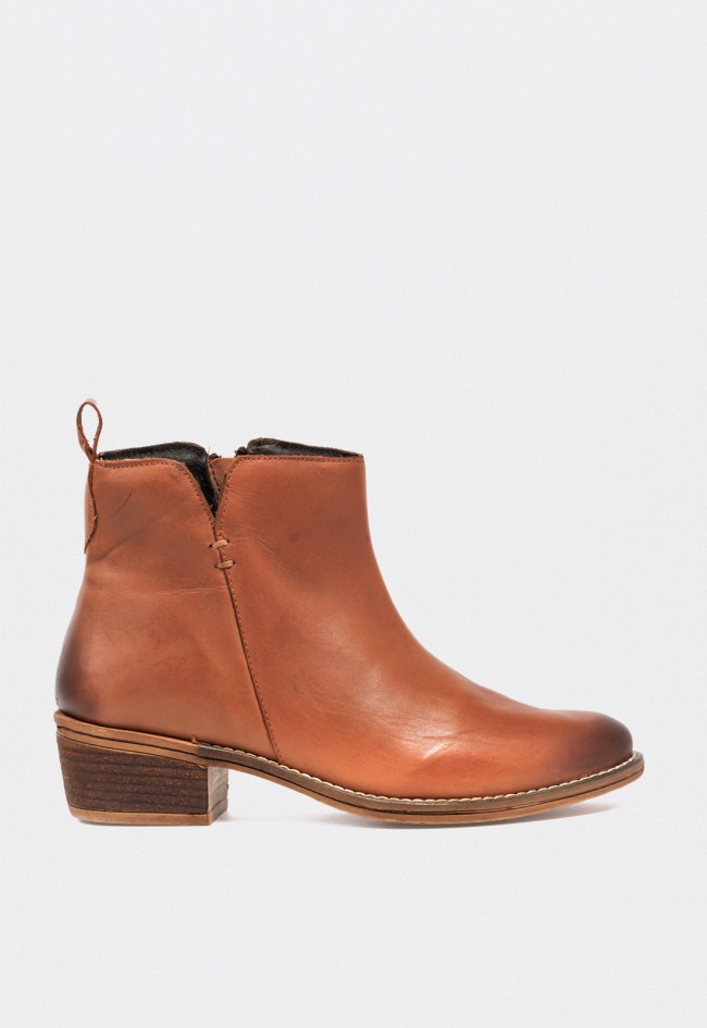 Botín de mujer Carmina Jhilton 68-2800 en piel cuero — estilo natural con esencia artesanal