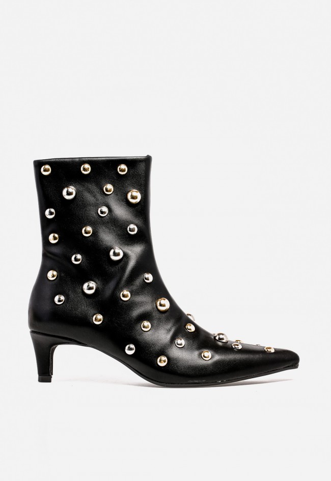 Botín de mujer Why Pink? M5636 negro con tacón — diseño atrevido con aplicaciones metálicas