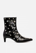 Botín de mujer Why Pink? M5636 negro con tacón — diseño atrevido con aplicaciones metálicas