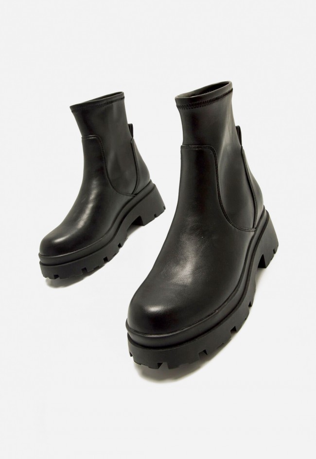 Botines mujer Mustang Missione negros con plataforma y caña stretch