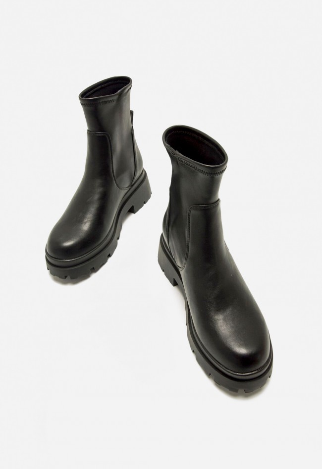 Botines mujer Mustang Missione negros con plataforma y caña stretch