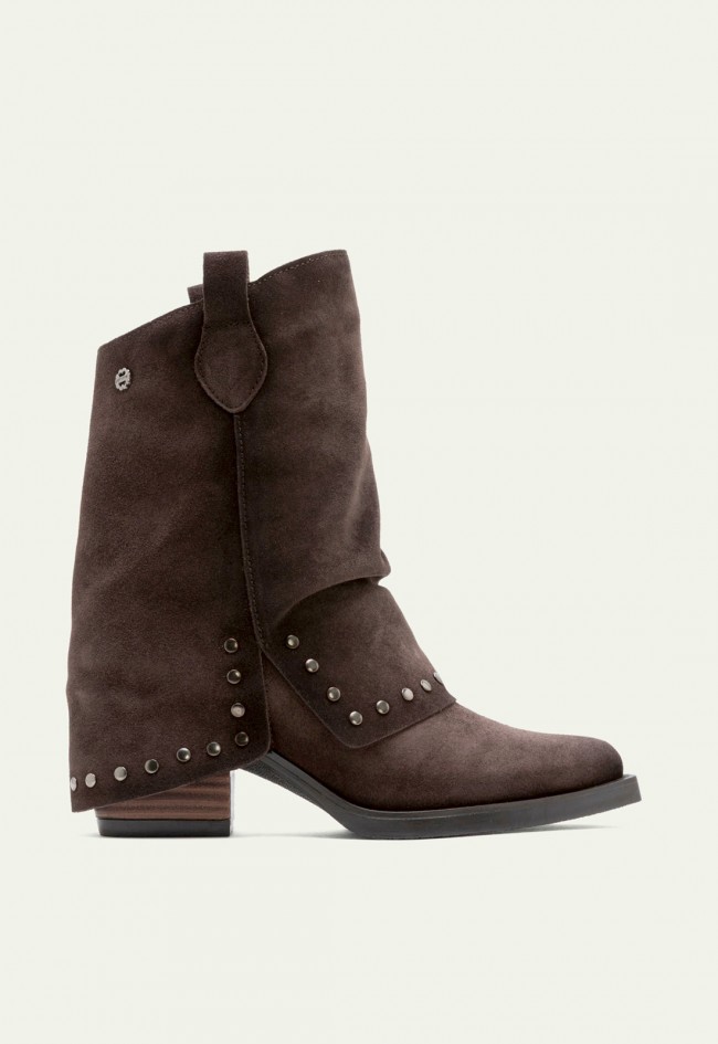 Botas cowboy de serraje Porronet Heidi moka — doble faz con tachuelas y tacón medio