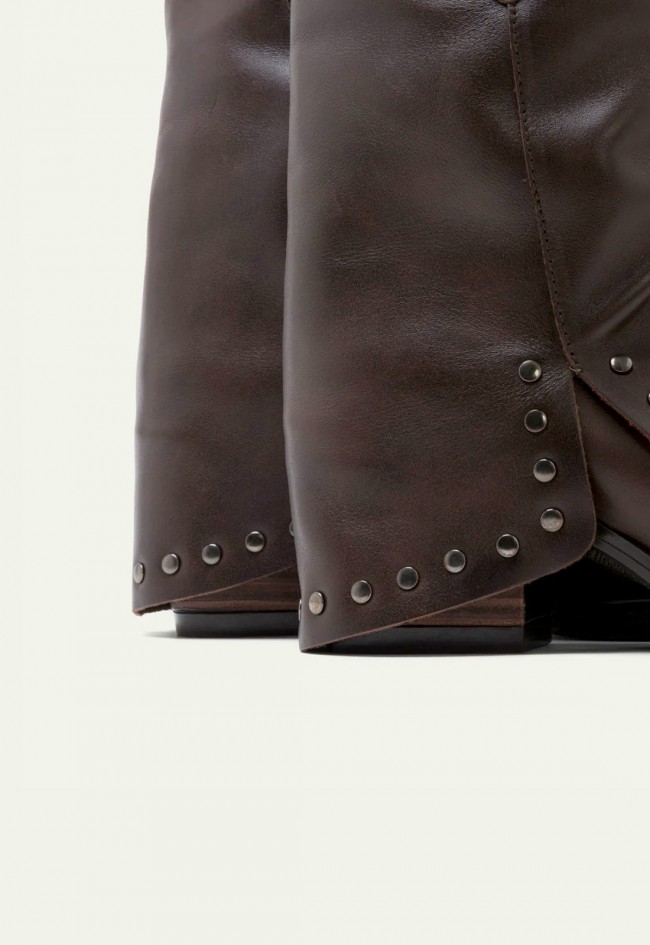 Botas cowboy de piel Porronet Fiorella moka — doble faz con tachuelas y tacón medio