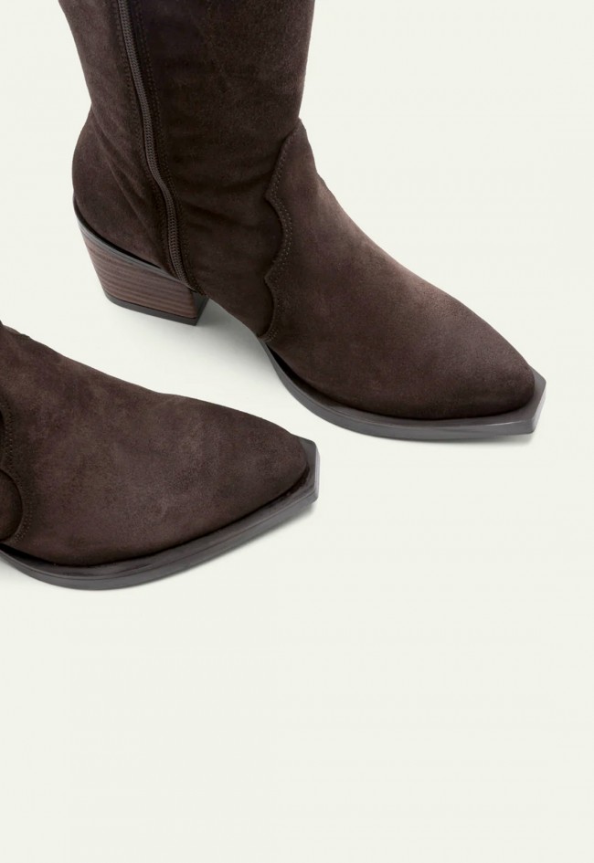 Botas cowboy de piel Porronet Helga moka — con cremallera interior y tacón medio