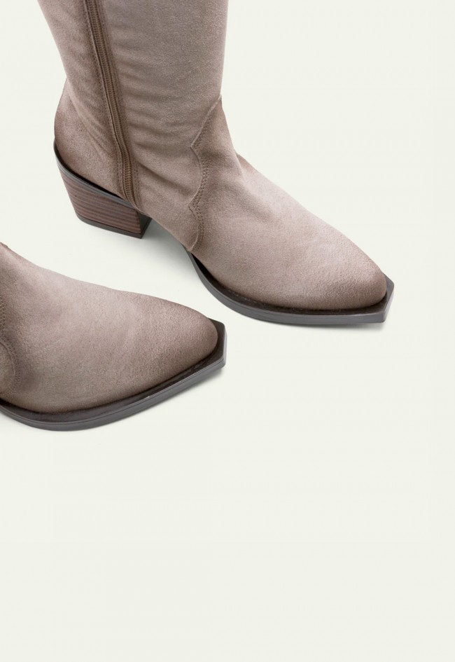 Botas cowboy de piel Porronet Helga arena — con cremallera interior y tacón medio