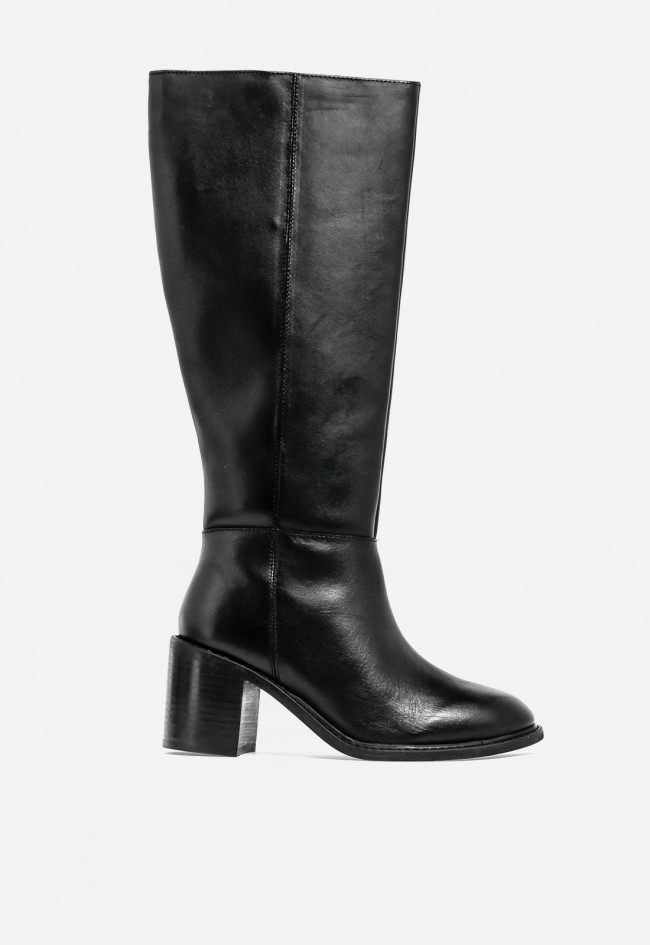 Bota alta de piel negra Carmina Jhilton 68-2810 con tacón y cremallera interior