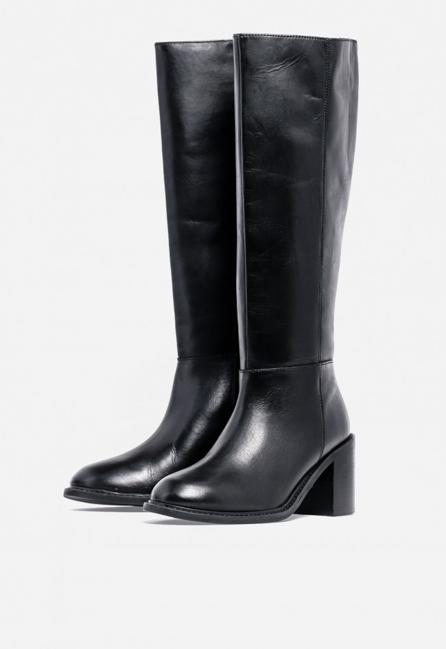 Bota alta de piel negra Carmina Jhilton 68-2810 con tacón y cremallera interior