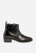 Botín Carmina Jhilton 68-2800 de mujer en piel negra — elegancia atemporal con espíritu urbano