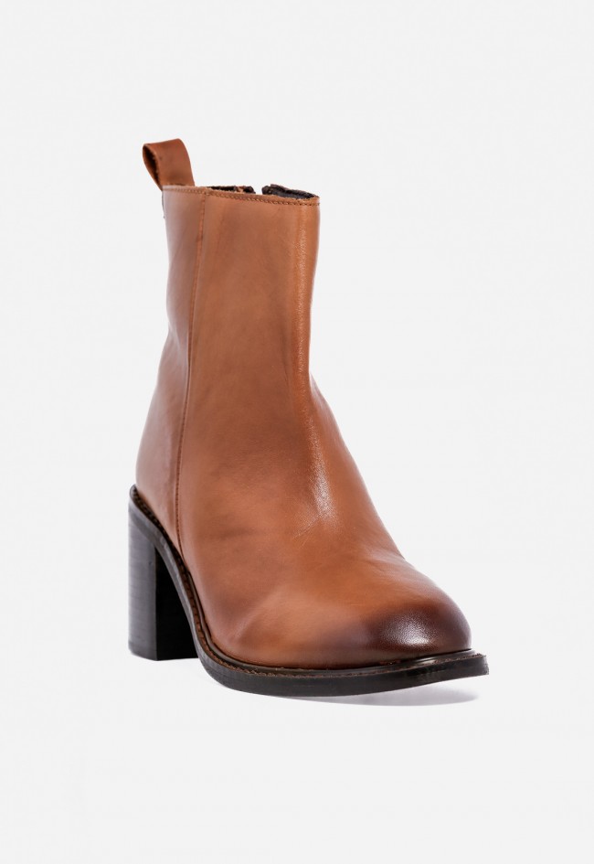 Botines mujer Carmina Jhilton 68-2814 de piel marrón con tacón ancho y estilo atemporal