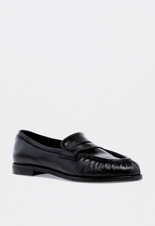Mocasín de piel de mujer negro Glo cinta 2541