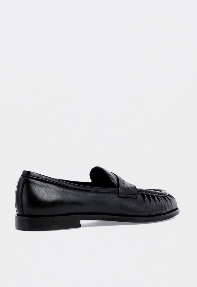 Mocasín de piel de mujer negro Glo cinta 2541