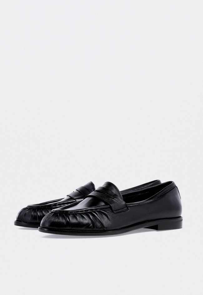 Mocasín de piel de mujer negro Glo cinta 2541
