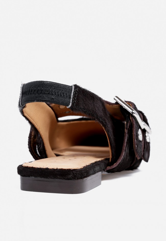 Zapato destalonado efecto pelo y con doble hebilla de mujer negro VAS yrn034