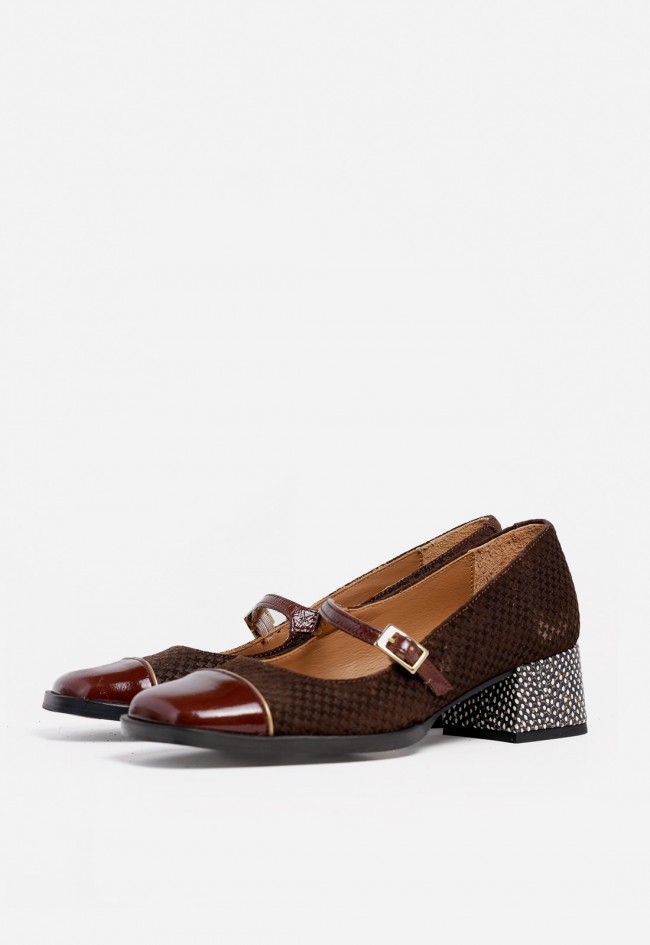 Zapato mujer piel marrón Nemonic 2234 con pulsera T-bar y tacón estampado – estilo retro elegante