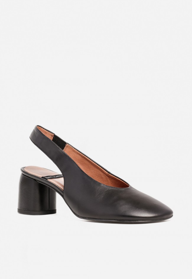 Zapato destalonado mujer piel negro Ángel Alarcón 25589-157a – tacón medio y diseño elegante