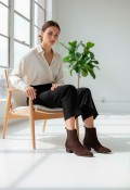 Botines GLO Renata 7451 de mujer estilo campero en piel serraje moka con tacón medio