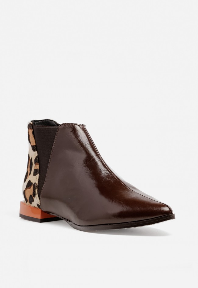 Botines GLO Catwoman de mujer en piel moka con toque animal print y diseño vanguardista