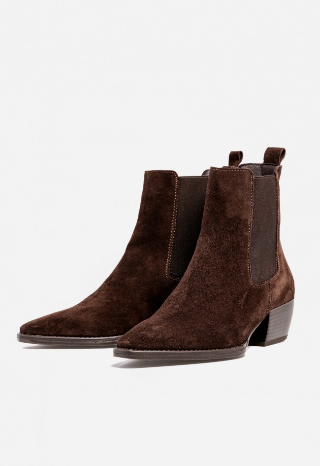 Botines GLO Renata 7451 de mujer estilo campero en piel serraje moka con tacón medio