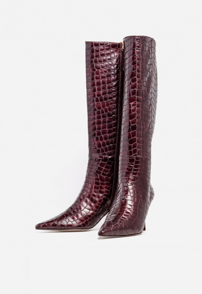 Bota alta burdeos efecto cocodrilo de piel Ángel Alarcón HATA – punta fina y look sofisticado
