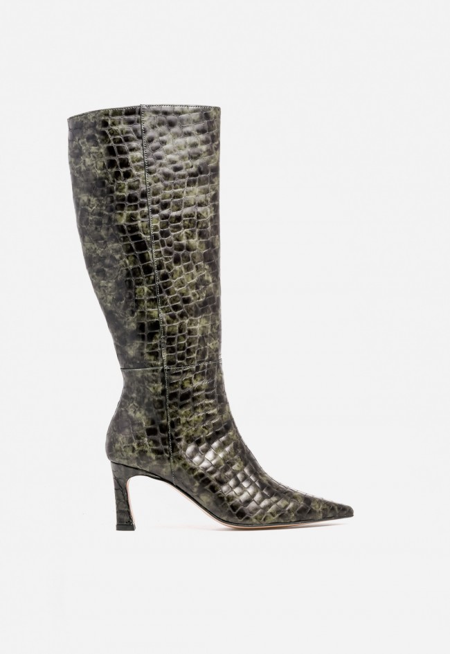 Bota alta kaki efecto cocodrilo Ángel Alarcón HATA – punta fina y elegancia urbana