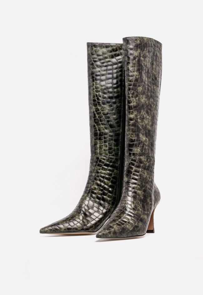 Bota alta kaki efecto cocodrilo Ángel Alarcón HATA – punta fina y elegancia urbana