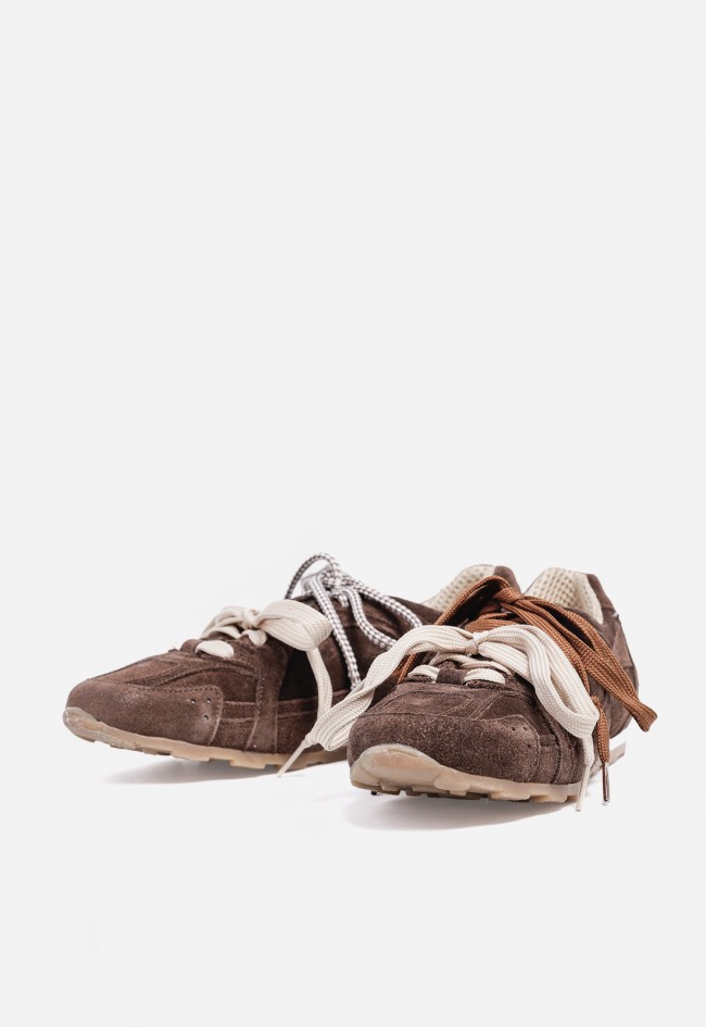 Zapatilla deportiva de mujer GLO Massi en piel color moka – comodidad premium y estilo casual chic