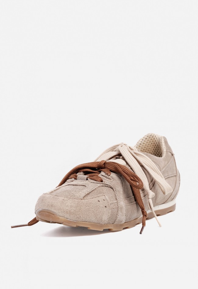 Zapatilla deportiva GLO Massi en piel color taupe – ultra combinable y cómoda para diario
