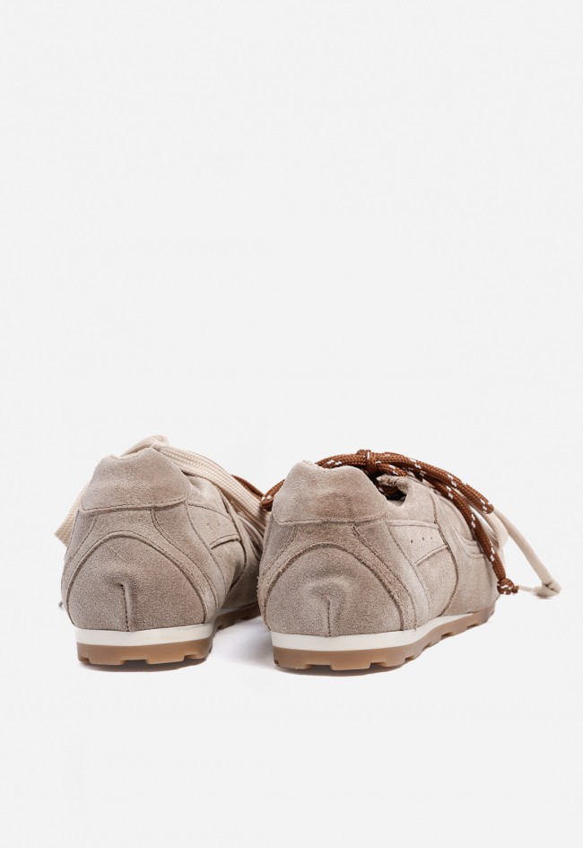 Zapatilla deportiva GLO Massi en piel color taupe – ultra combinable y cómoda para diario