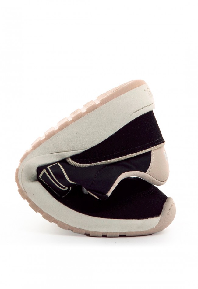 Zapatillas Mustang Free Apolo mujer: barefoot negras veganas con estilo casual y suela beige