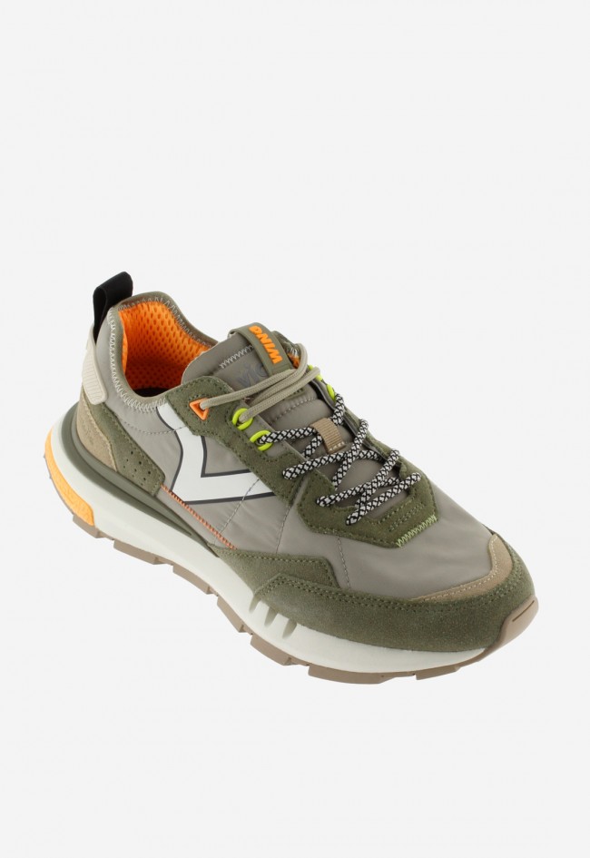Sneakers Victoria Wing Evo para hombre – diseño técnico en color kaki con estilo urbano