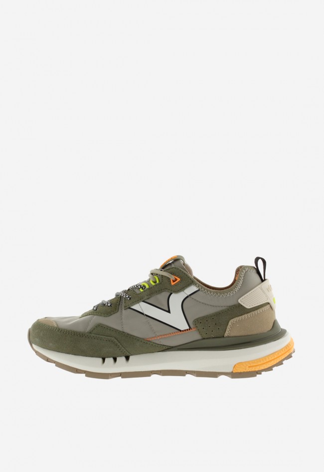 Sneakers Victoria Wing Evo para hombre – diseño técnico en color kaki con estilo urbano